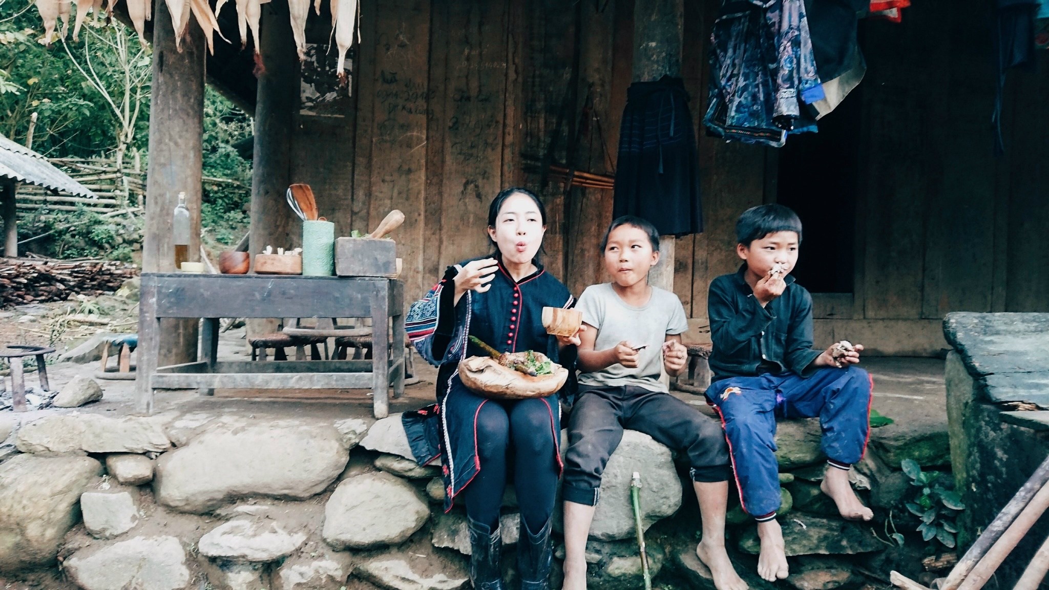 video nau an giua nui rung Tay Bac anh 3