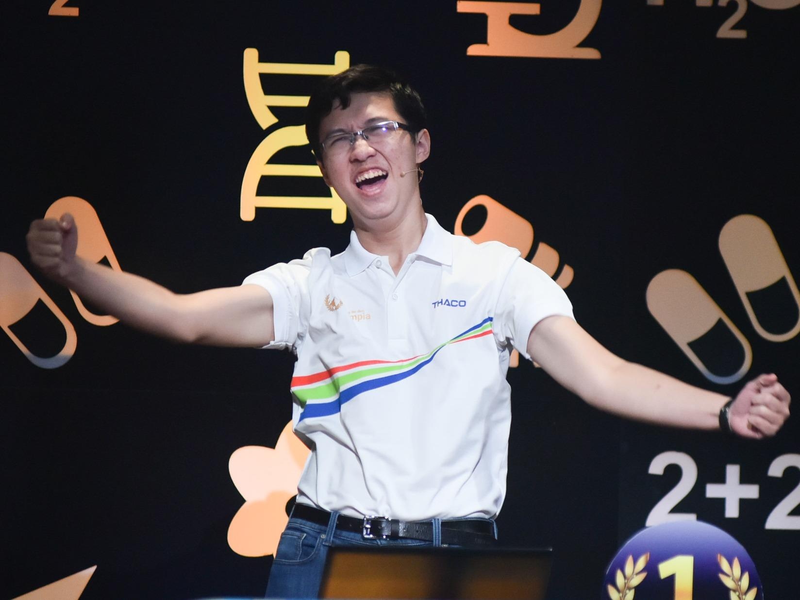'Cau be Google' Phan Dang Nhat Minh dat 9,6 diem Tieng Anh hinh anh