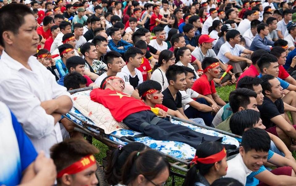 Co dong vien bai liet nam tren xe tu che co vu Olympic Viet Nam hinh anh