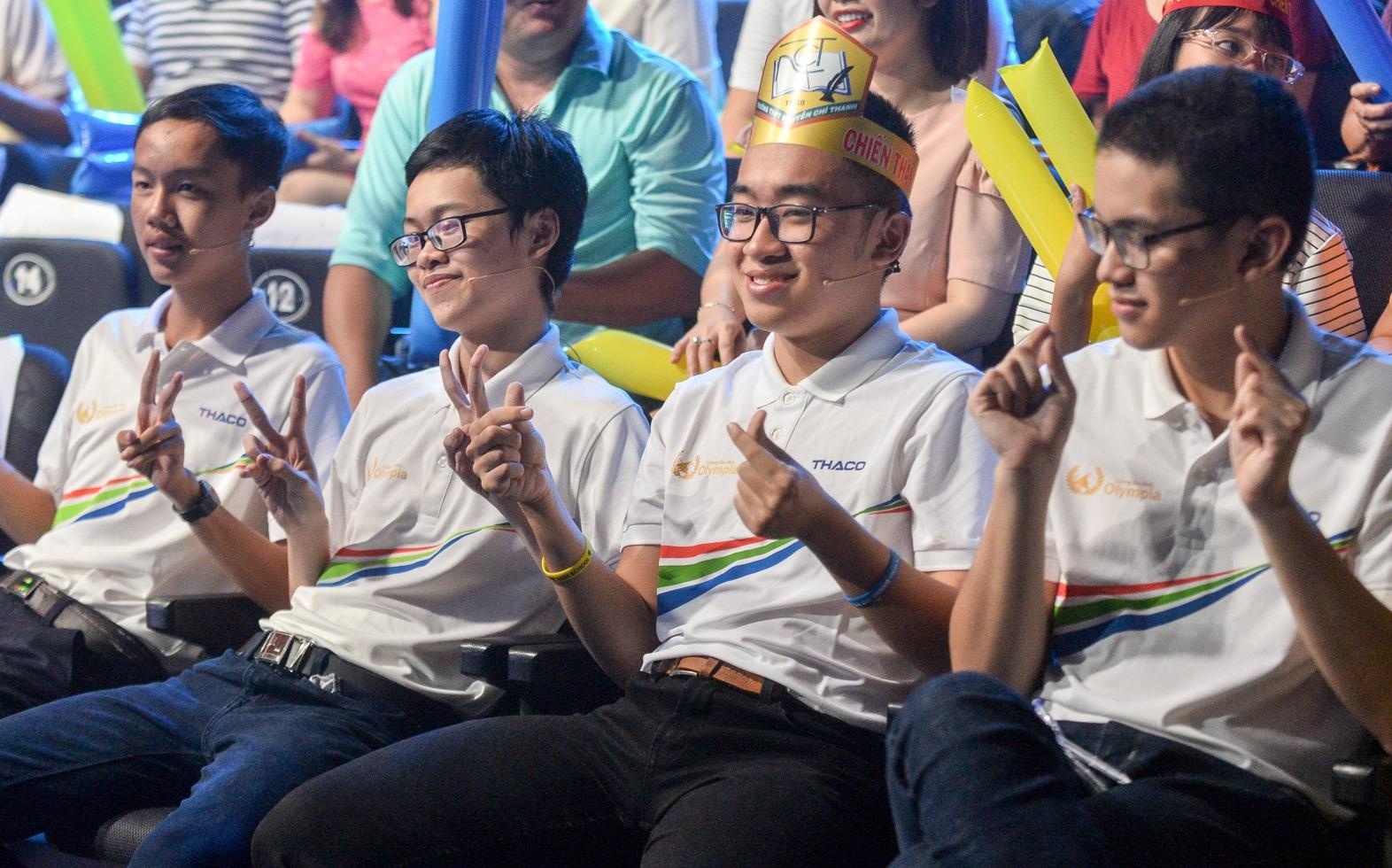 4 nam sinh xuat sac chia se bi quyet hoc gioi hinh anh