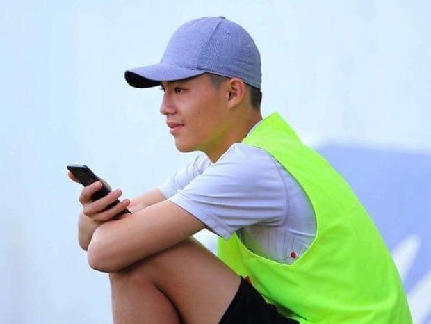 Thu mon cao 1,88 m cua U15 HAGL dang khien chi em tim kiem hinh anh