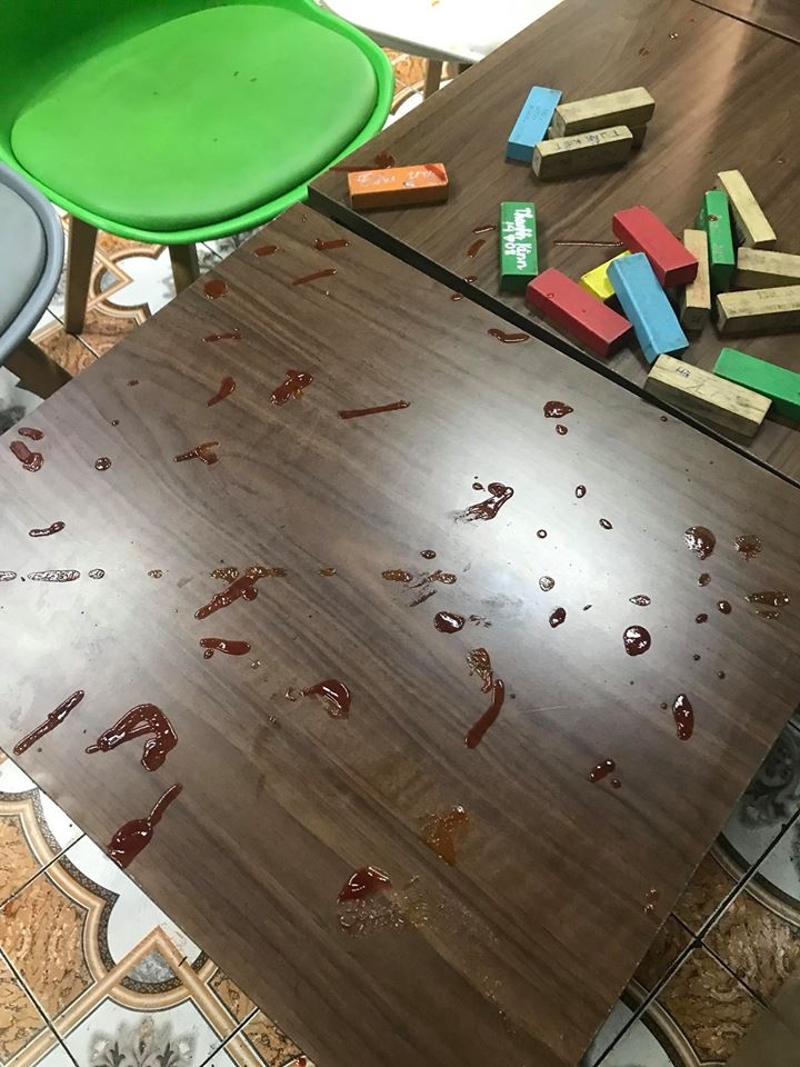 doi tre vay tuong ot khap quan an anh 4