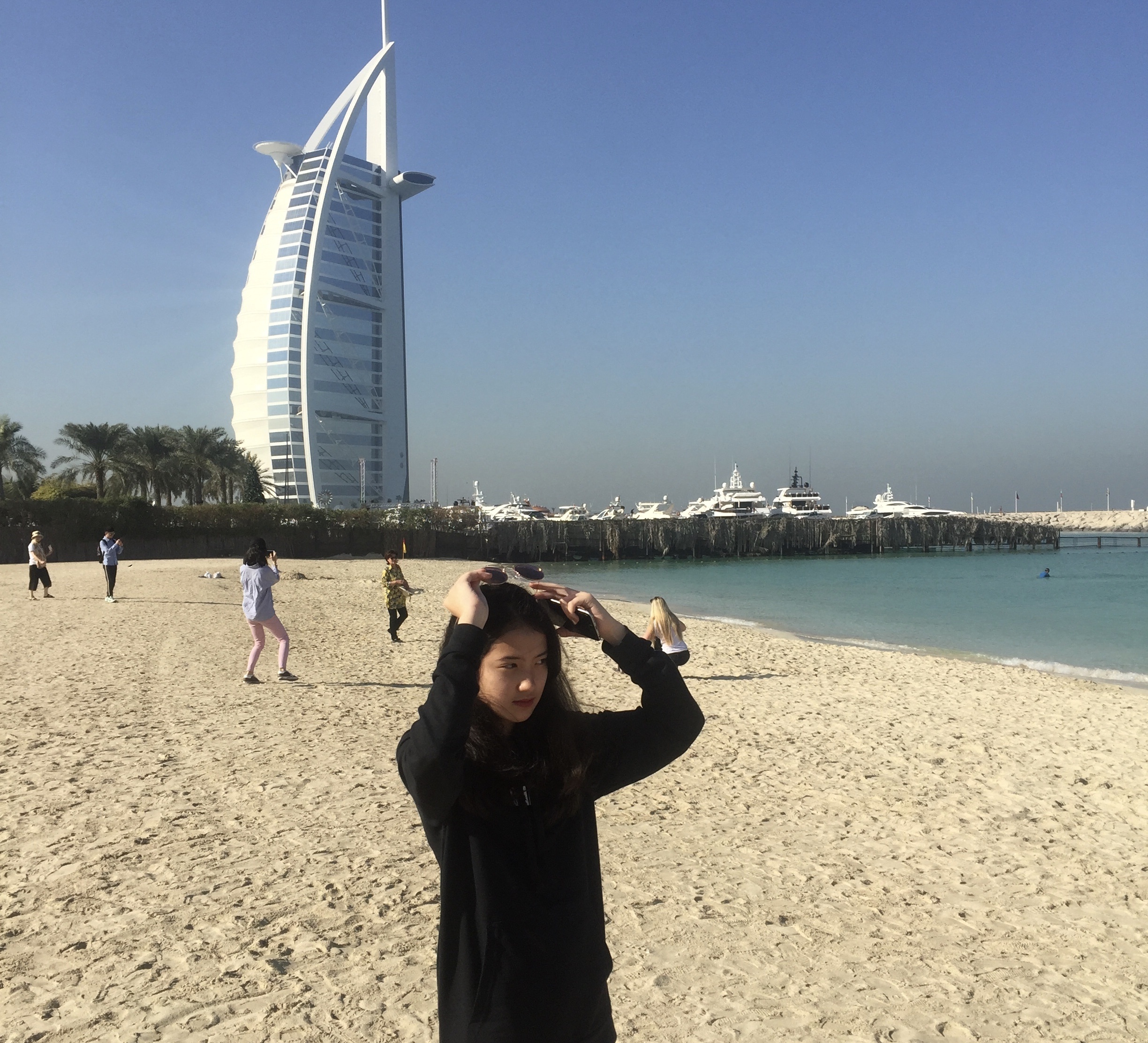 Nu sinh truong Nguyen Sieu hoc gioi anh 9