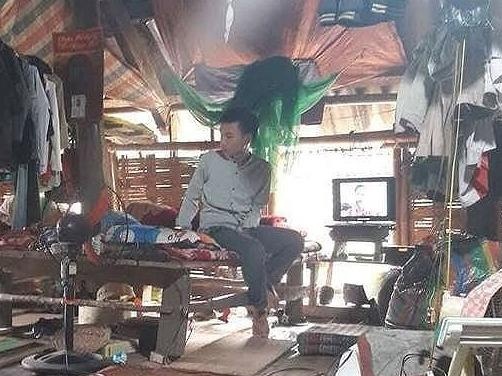 Roi nuoc mat voi gia canh nam sinh bi truong Si quan Thong tin tra ve hinh anh