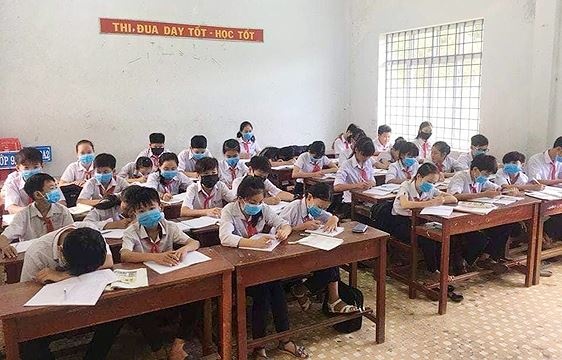 học sinh đeo khẩu trang trong lớp học ảnh 1 hoc sinh deo khau trang trong lop hoc anh 1