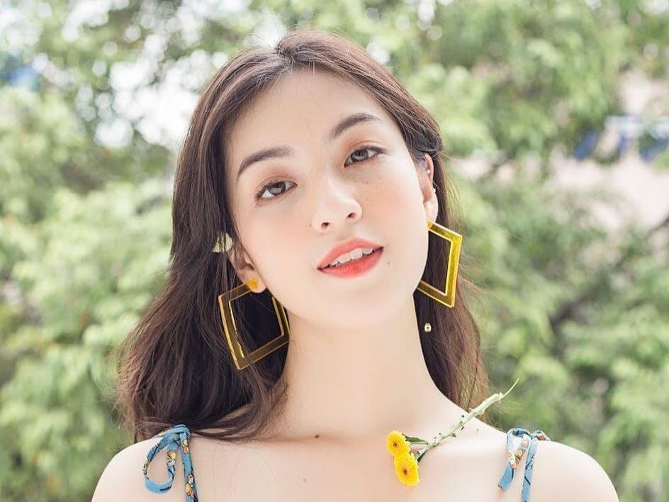 Hot girl 10X xinh dep, tai nang, 'sanh' mang xa hoi hon the he truoc? hinh anh