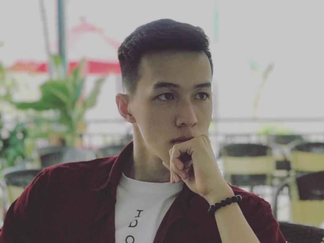 Bac si rang ham mat tuong lai mang 3 dong mau, cao 1,86 m hinh anh