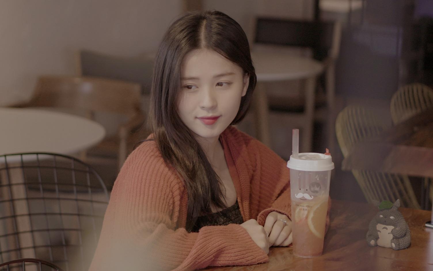 Hot girl Thao Nari lan dau chia se ve tin yeu cau thu Trong Dai U23 hinh anh