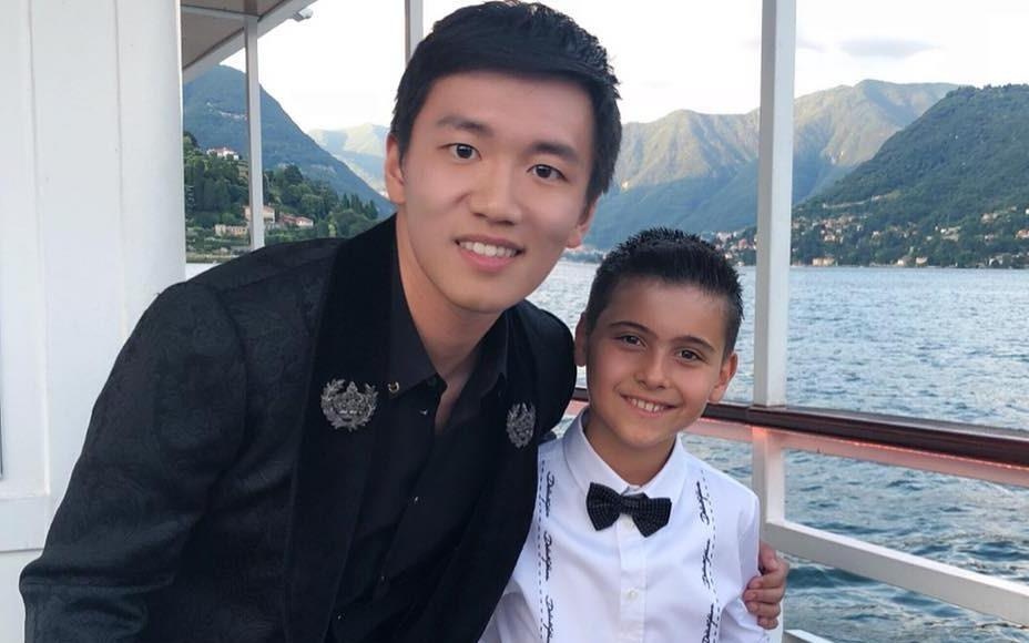 Tan chu tich 9X CLB Inter Milan: Dep trai, con nha ty phu Trung Quoc hinh anh
