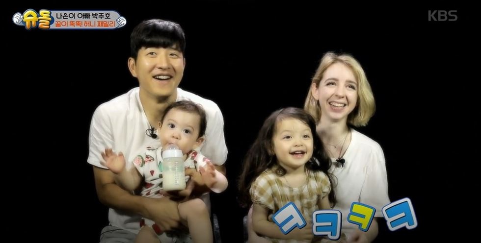 Co be 4 tuoi noi duoc 4 thu tieng anh 2