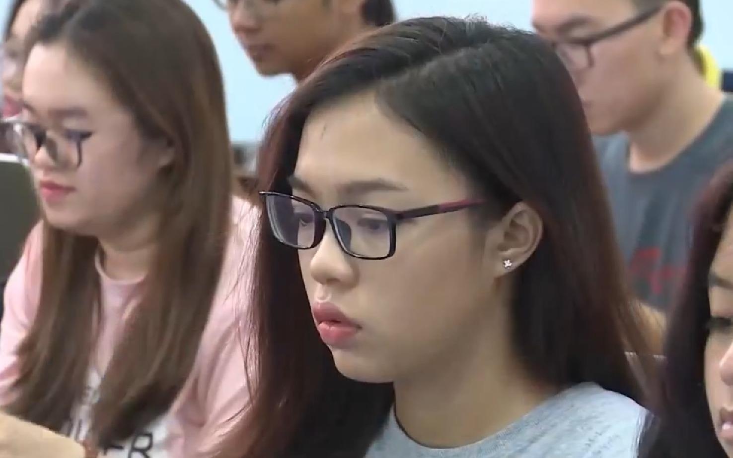 Mien nhiem hieu truong o Sai Gon, SV lo khong co bang tot nghiep hinh anh