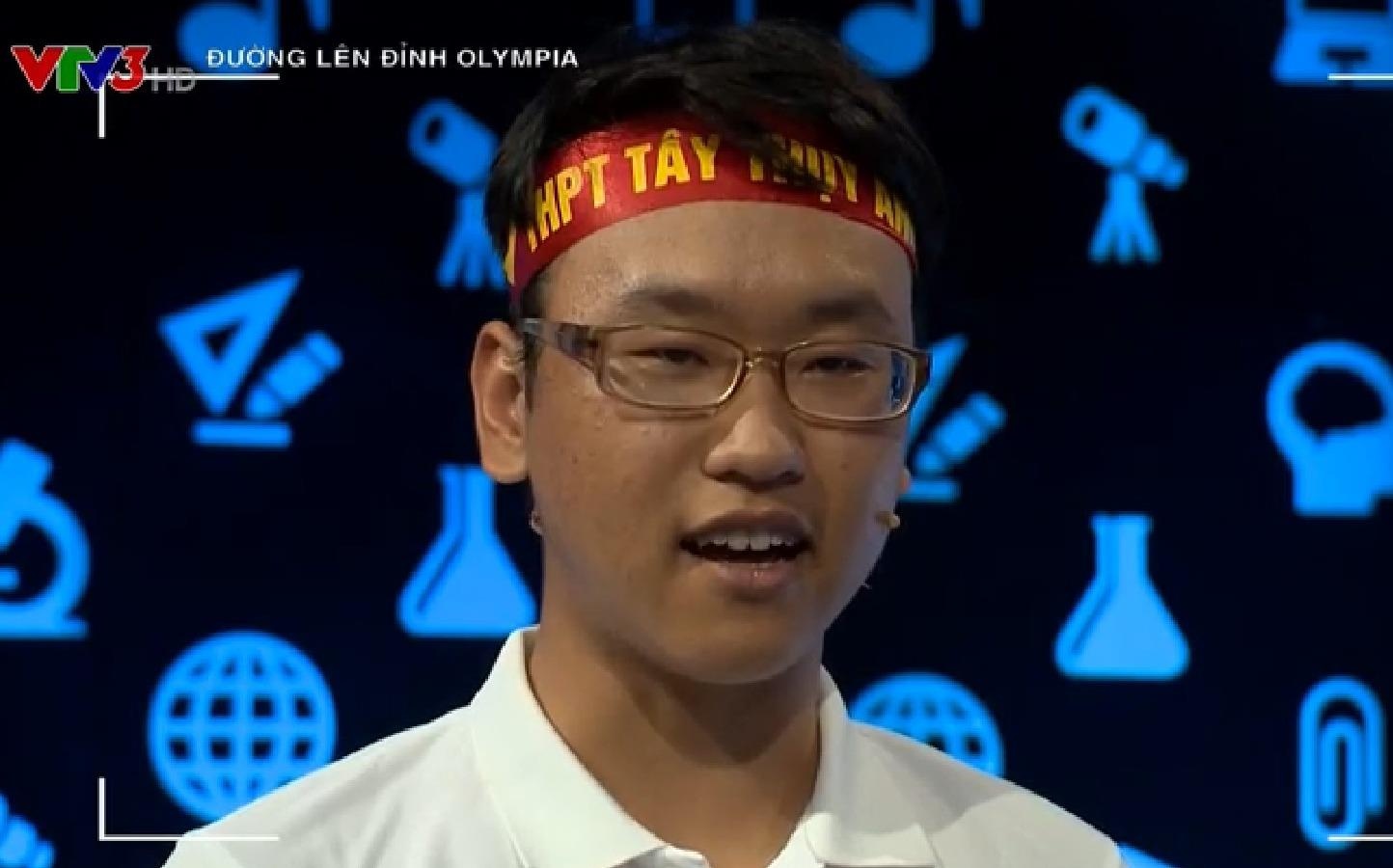 Cau hoi tieng Anh giup nam sinh tu vi tri cuoi cung vuon len dan dau hinh anh