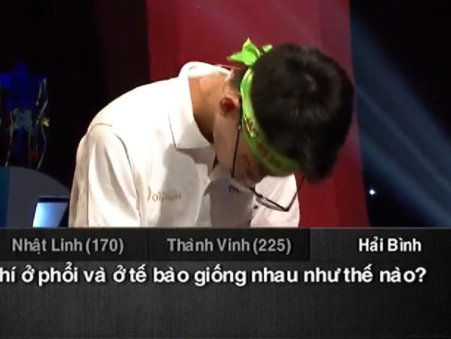 Nam sinh ngoi sup xuong bat khoc khi thi quy ‘Duong len dinh Olympia' hinh anh
