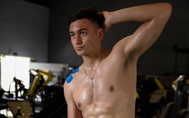 Cau thu nao so huu than hinh 6 mui hot nhat doi tuyen Viet Nam? hinh anh