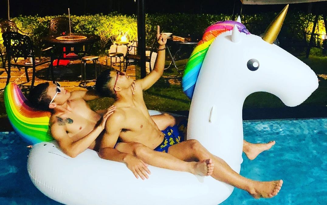 Quang Hai, Tien Dung, Duc Chinh khoe body 6 mui ben be boi hinh anh