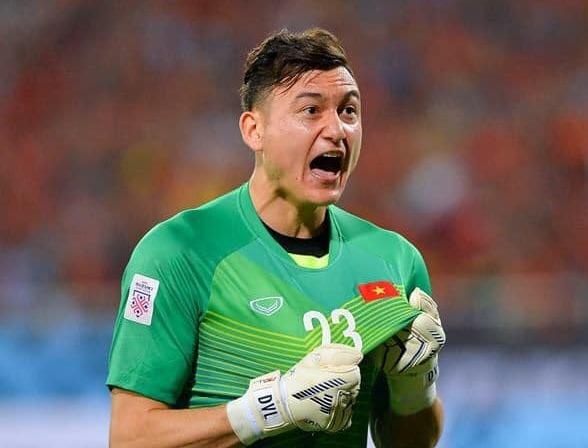 CDV Malaysia ca ngoi Van Lam chay cung dong mau huyen thoai Lev Yashin hinh anh