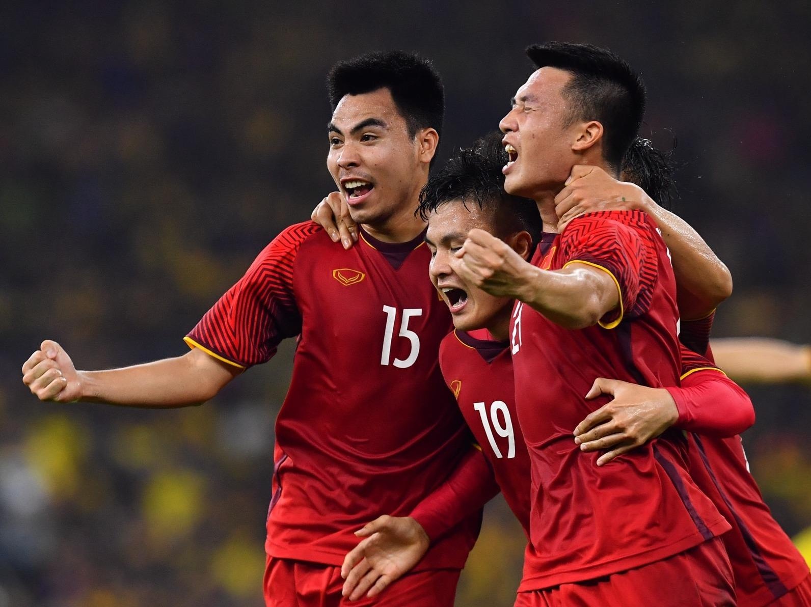 Cong dong mang chuc mung doi tuyen Viet Nam vo dich AFF Cup 2018 hinh anh