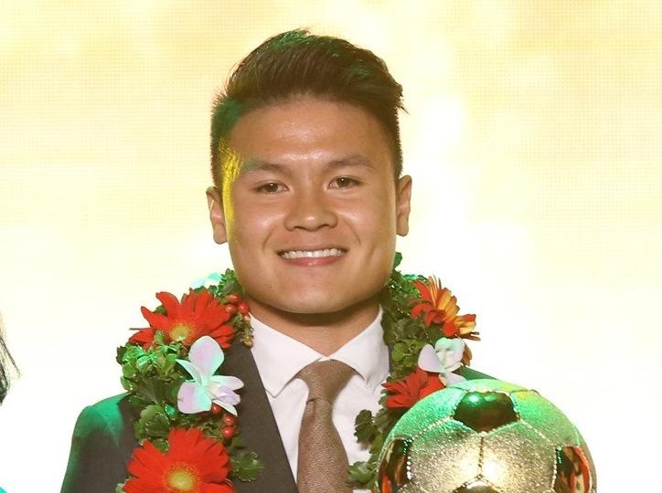 Quang Hai va dong doi cam on nguoi ham mo sau khi duoc vinh danh hinh anh