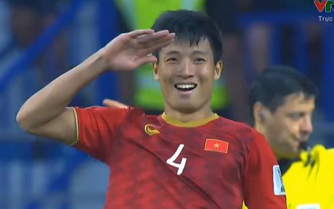 Khoanh khac Bui Tien Dung da tung luoi thu thanh Jordan tu cham 11 m hinh anh