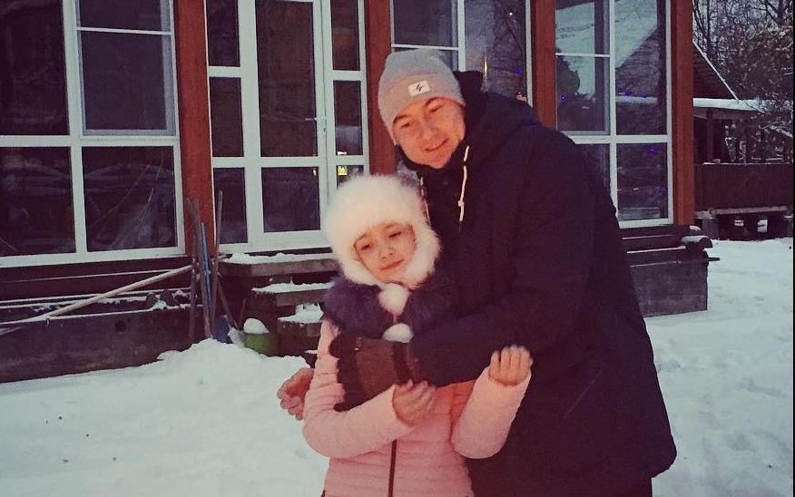 Em gai Dang Van Lam co vu tuyen Viet Nam va anh trai bang tieng Viet hinh anh