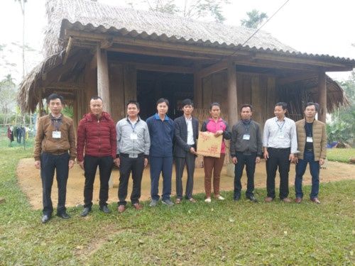 thay co di Tet hoc tro anh 1