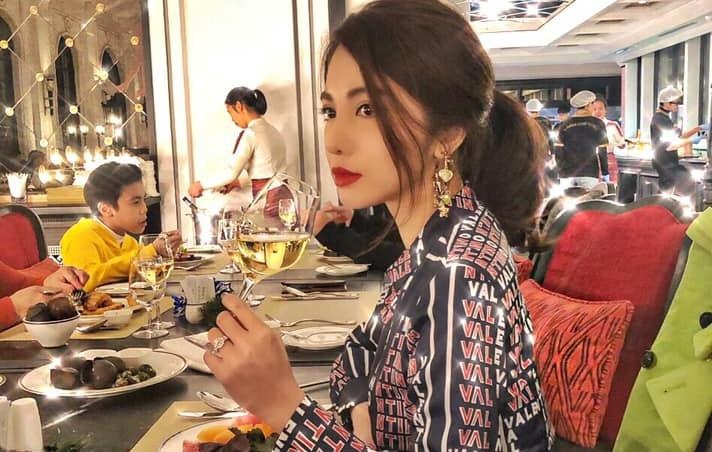 Rich kid Viet khoe nha trang hoang sang chanh, hop mut vang don Tet hinh anh