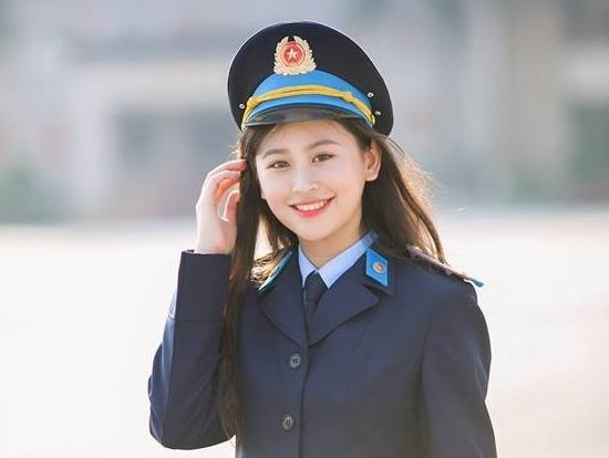 Hoa khoi Imiss Thang Long 2018: Con gai canh sat manh me va duyen dang hinh anh