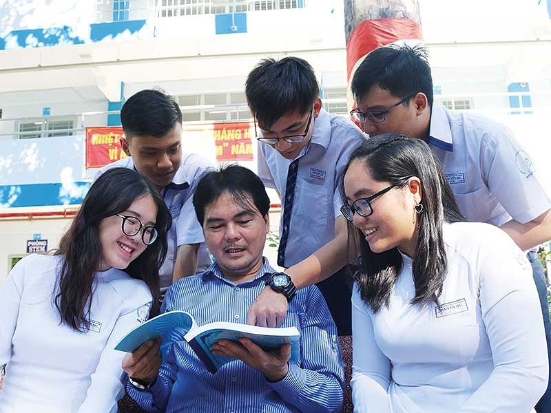 Hiệu trưởng trường THPT Nguyễn Du TP.HCM ảnh 3 Hieu truong truong THPT Nguyen Du TP.HCM anh 3