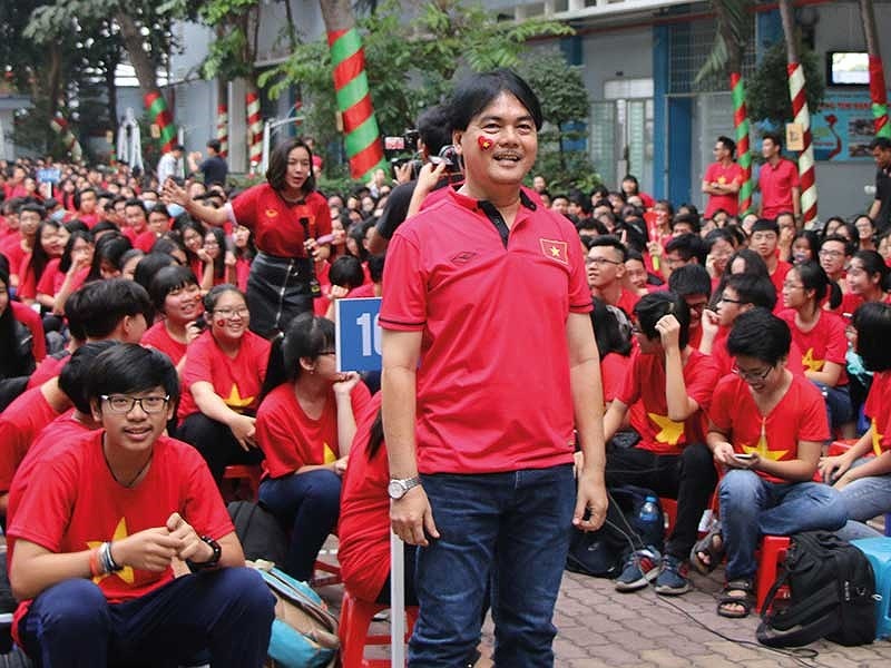 Hiệu trưởng trường THPT Nguyễn Du TP.HCM ảnh 1 Hieu truong truong THPT Nguyen Du TP.HCM anh 1