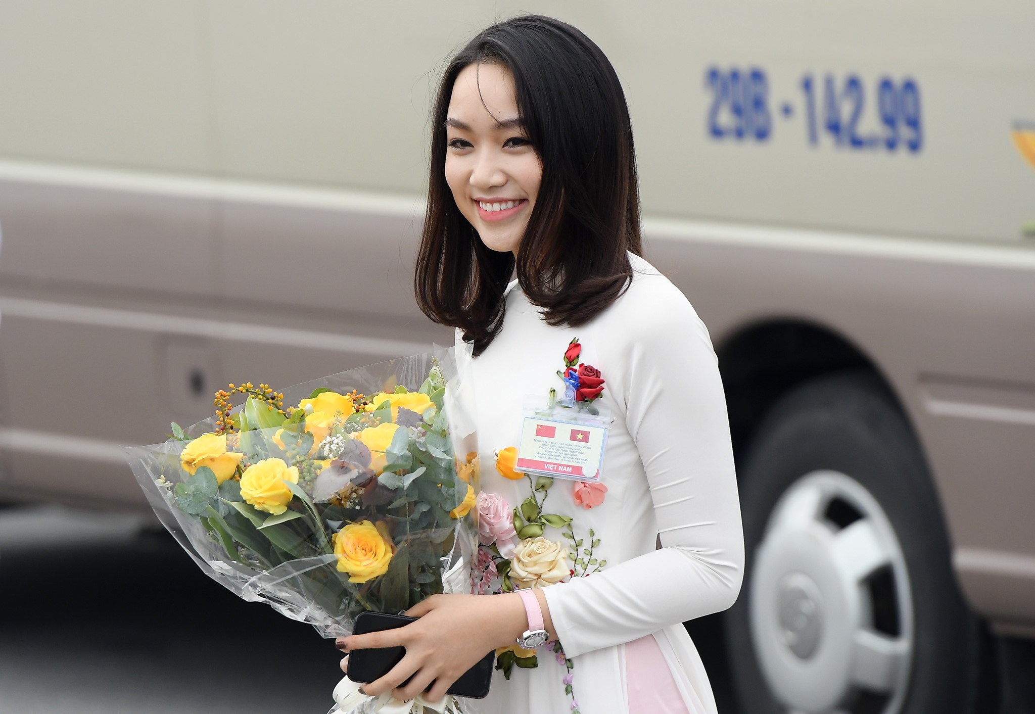 nu sinh tang hoa nguyen thu quoc gia anh 4