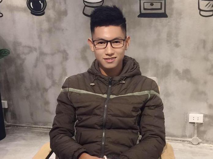 Cau thu FLC Thanh Hoa duoc khen da xong xao, dep trai giong Isaac hinh anh