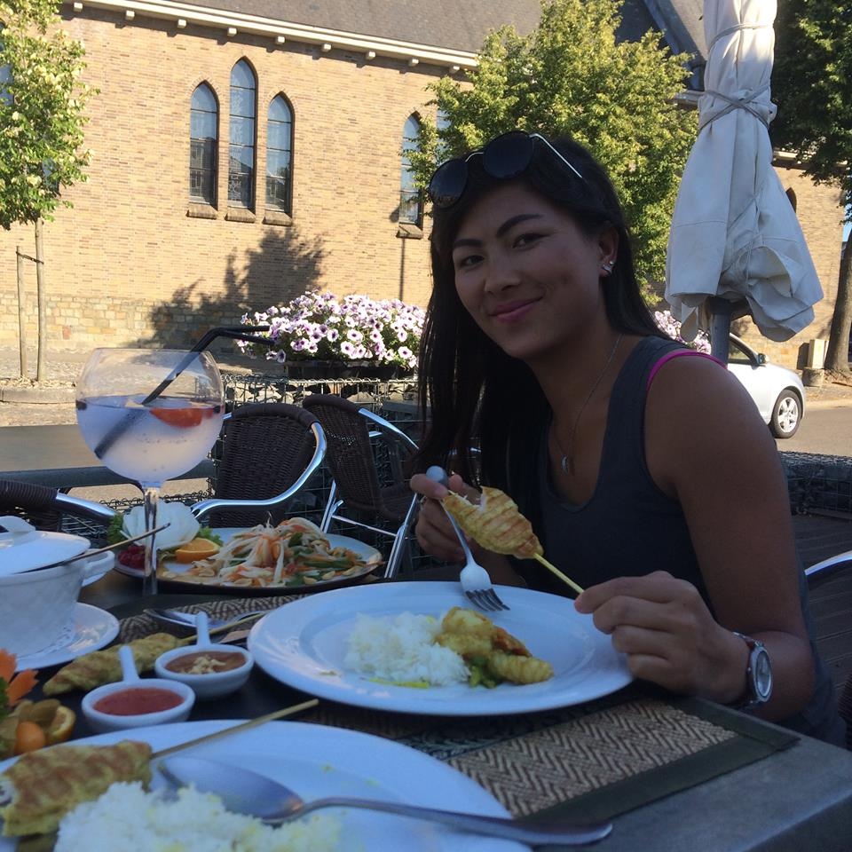 Cuoc song cua co be H'Mong noi tieng Anh nhu gio anh 8