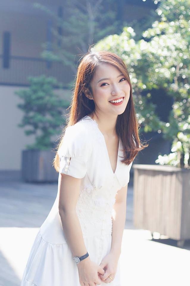 Khanh Vy dien lai clip noi 7 thu tieng anh 2