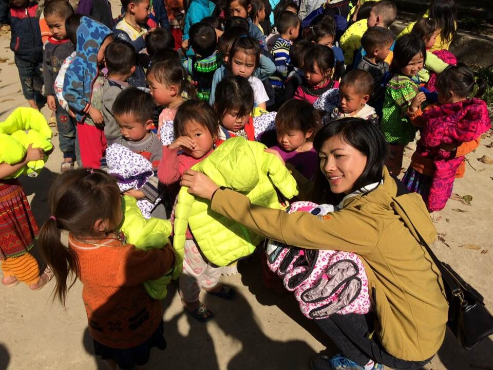 Cuoc song cua co be H'Mong noi tieng Anh nhu gio anh 15