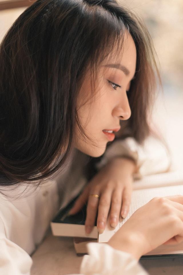 Khanh Vy dien lai clip noi 7 thu tieng anh 4