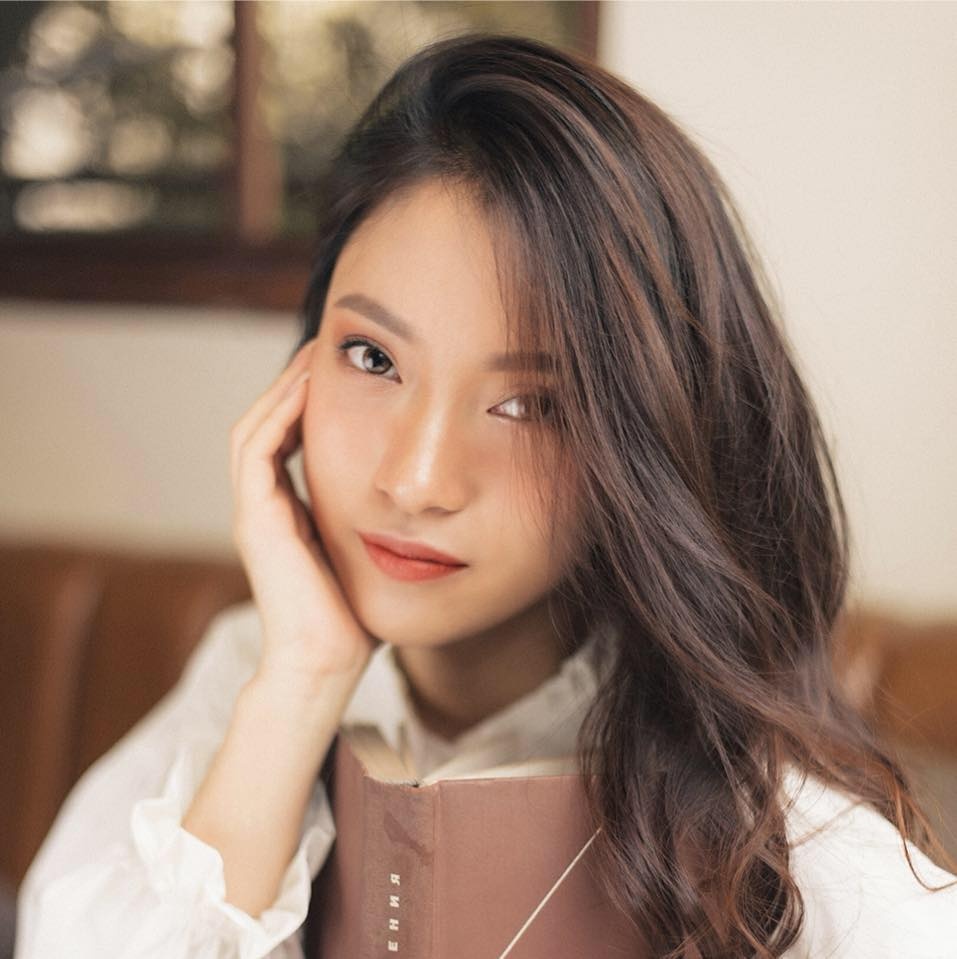 Khanh Vy dien lai clip noi 7 thu tieng anh 3