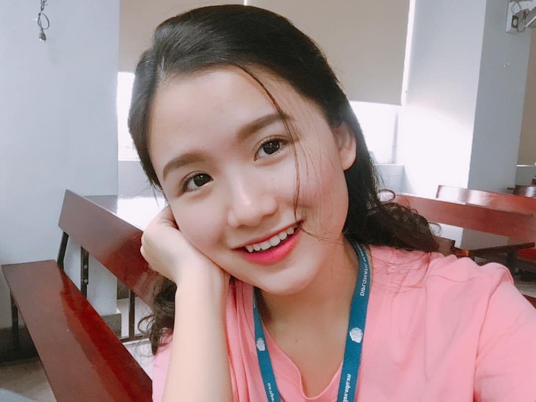 Co gai bat tay ong Obama anh 3