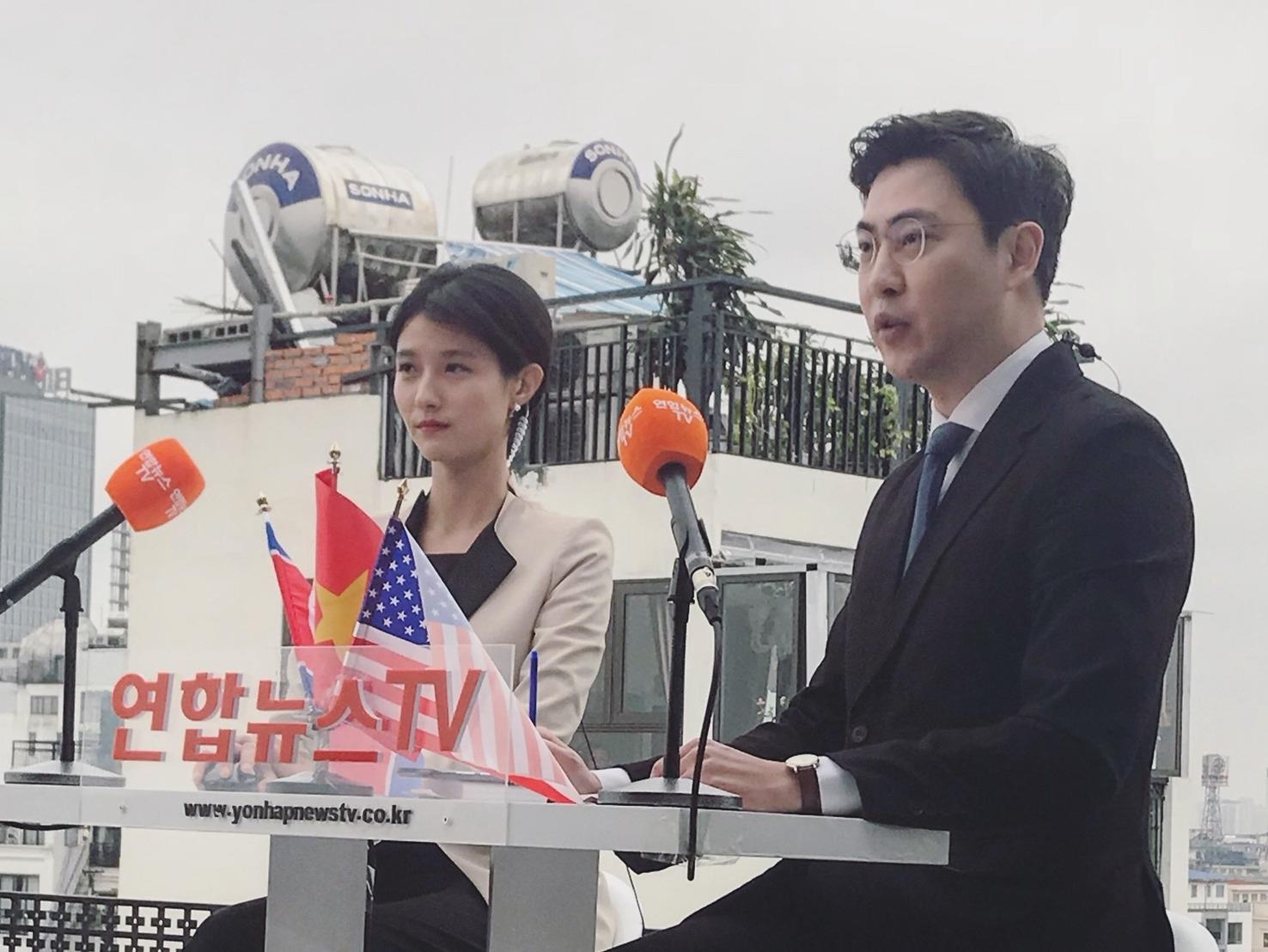 Dai quoc te phai tra bao nhieu de co truong quay tren cao o Ha Noi? hinh anh