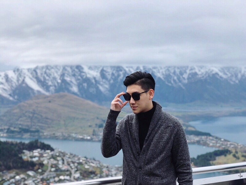 Nam nhan vien dep trai o Trung tam bao chi quoc te anh 5