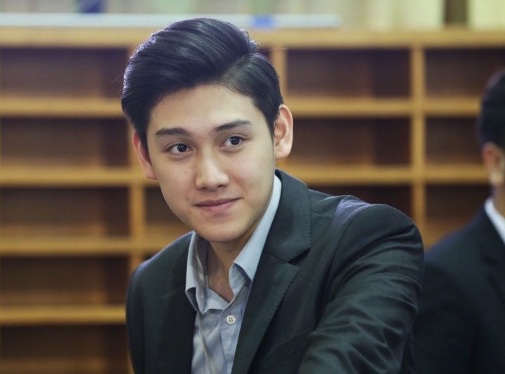 Nam nhan vien dep trai o Trung tam bao chi quoc te anh 4