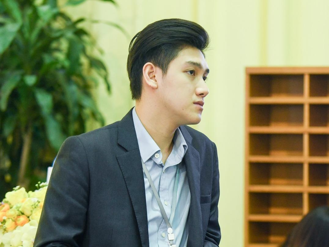 9X dep trai, cao 1,82 m phuc vu cho Hoi nghi thuong dinh My - Trieu hinh anh