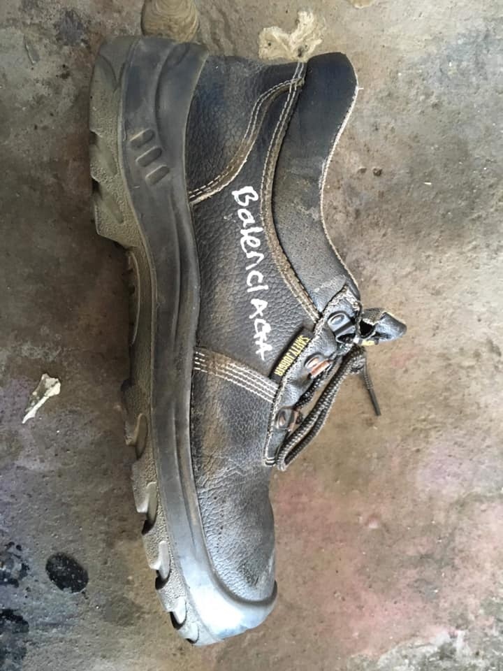 Giay Balenciaga lam bang vo chuoi anh 4