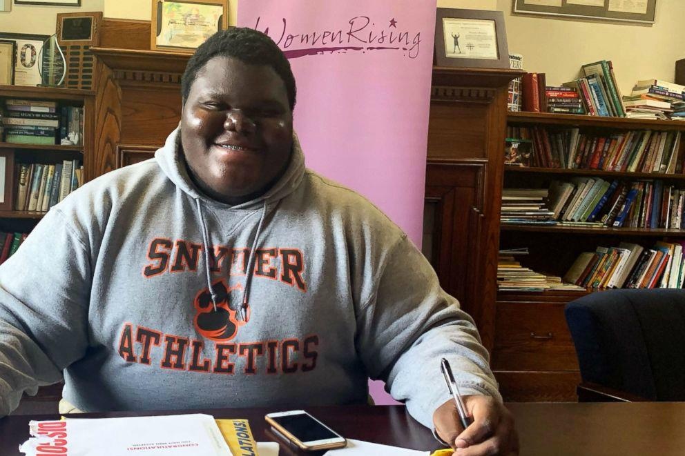 nam sinh 17 tuổi trúng tuyển 17 đại học ảnh 1 nam sinh 17 tuoi trung tuyen 17 dai hoc anh 1