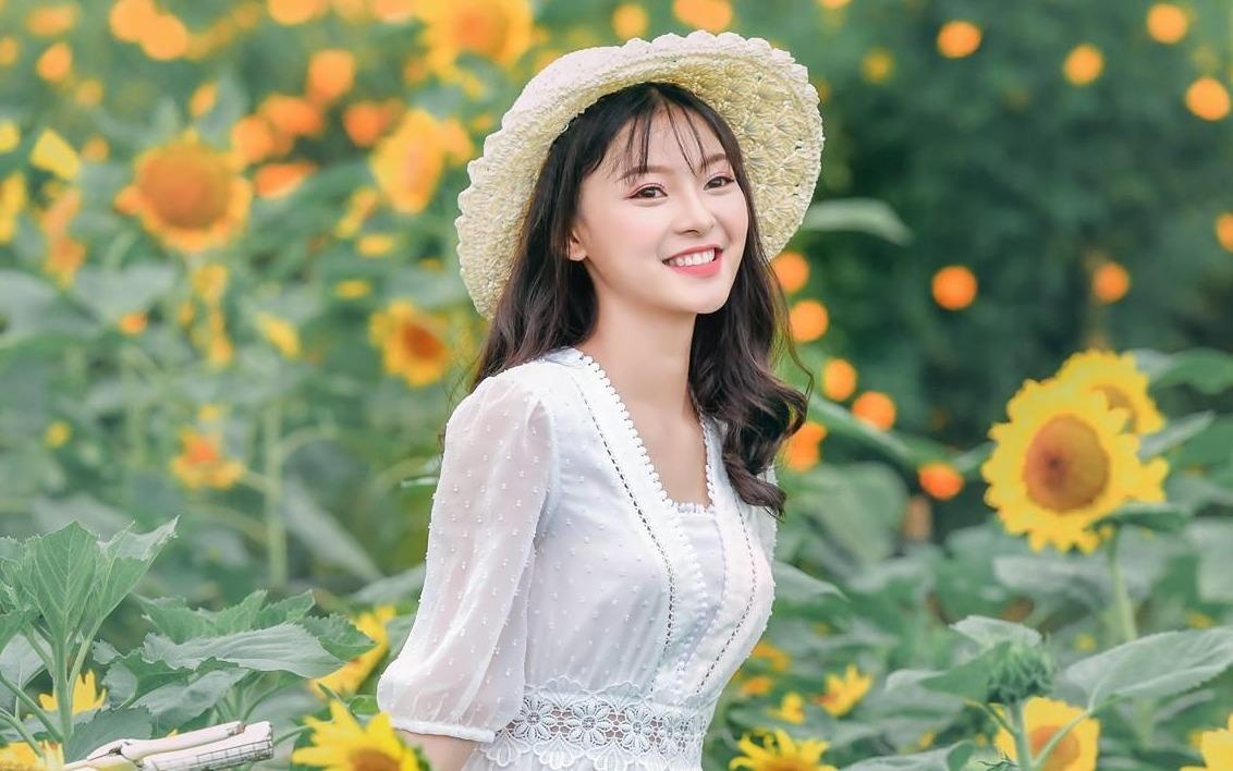 Nhan sac diu dang cua a khoi sinh nam 2000 hinh anh