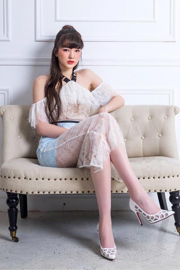 Nhan sac doi thuc cua hot girl anh 8