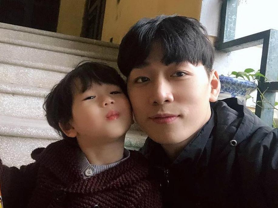 Dan mang goi Ba Duy - be Dau la cap bo con hai huoc nhat mang xa hoi hinh anh