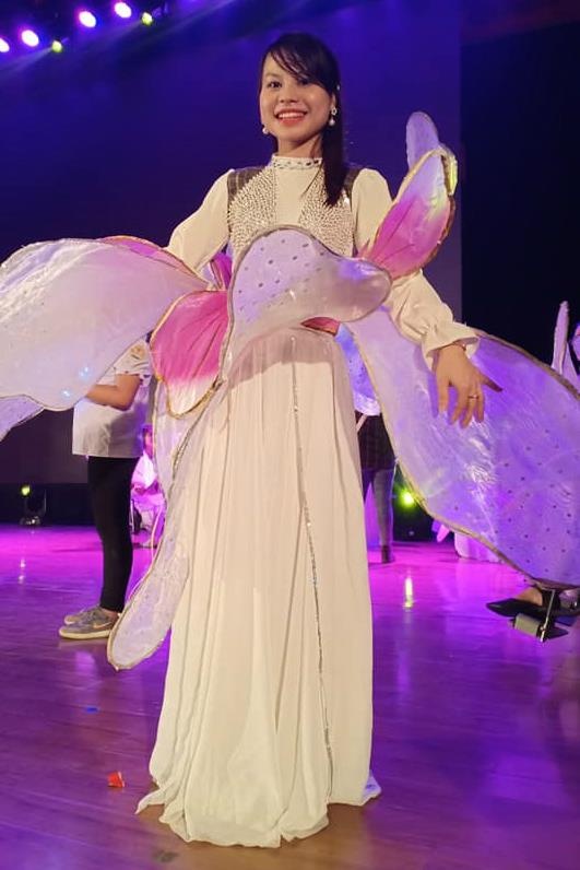 nu sinh mat mot chan anh 6