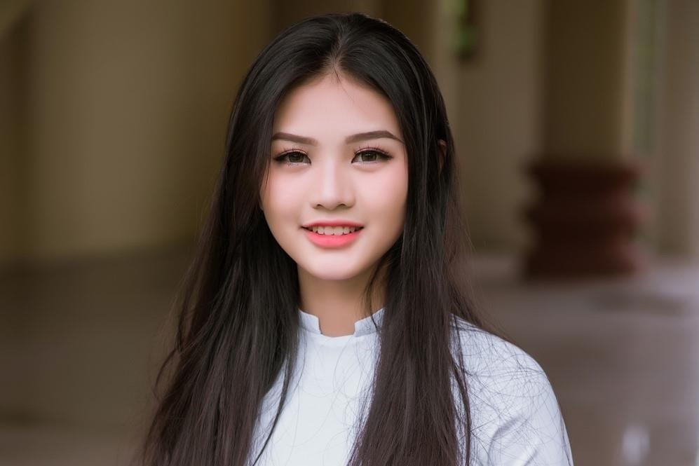 10X Dong Nai cao 1,72 m, biet 2 ngoai ngu, tung tham gia Miss Teen hinh anh