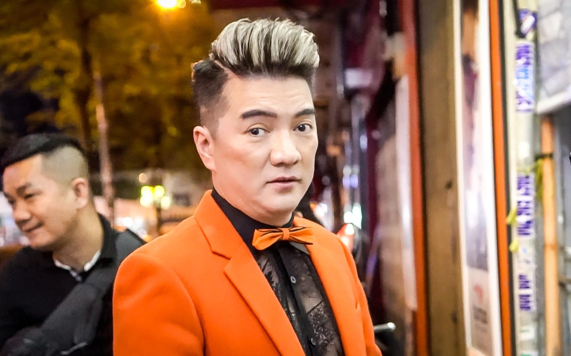 Dam Vinh Hung phat ngon ngong cuong vi sao van lam giam khao hoa hau? hinh anh