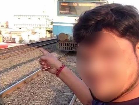 Ba thanh nien An Do bi tau dam tu vong khi mai chup selfie hinh anh